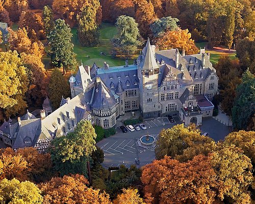 Ein Schloss im Park